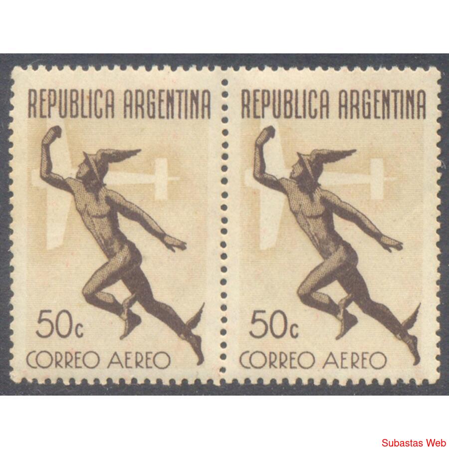 ARGENTINA GJ864 AÉREO 50c HERMOSA PAREJA MINT. U$10