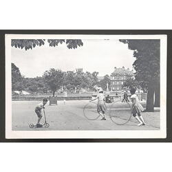 FRANCIA, PARÍS 1900. POSTAL CON VISTA DE NIÑOS JUGANDO