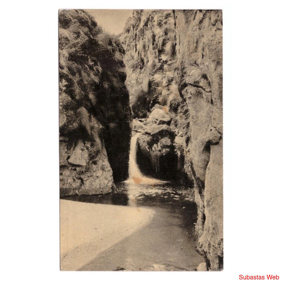 ARGENTINA. Córdoba. Cascadita en el Arroyo. Valle de Calamuc