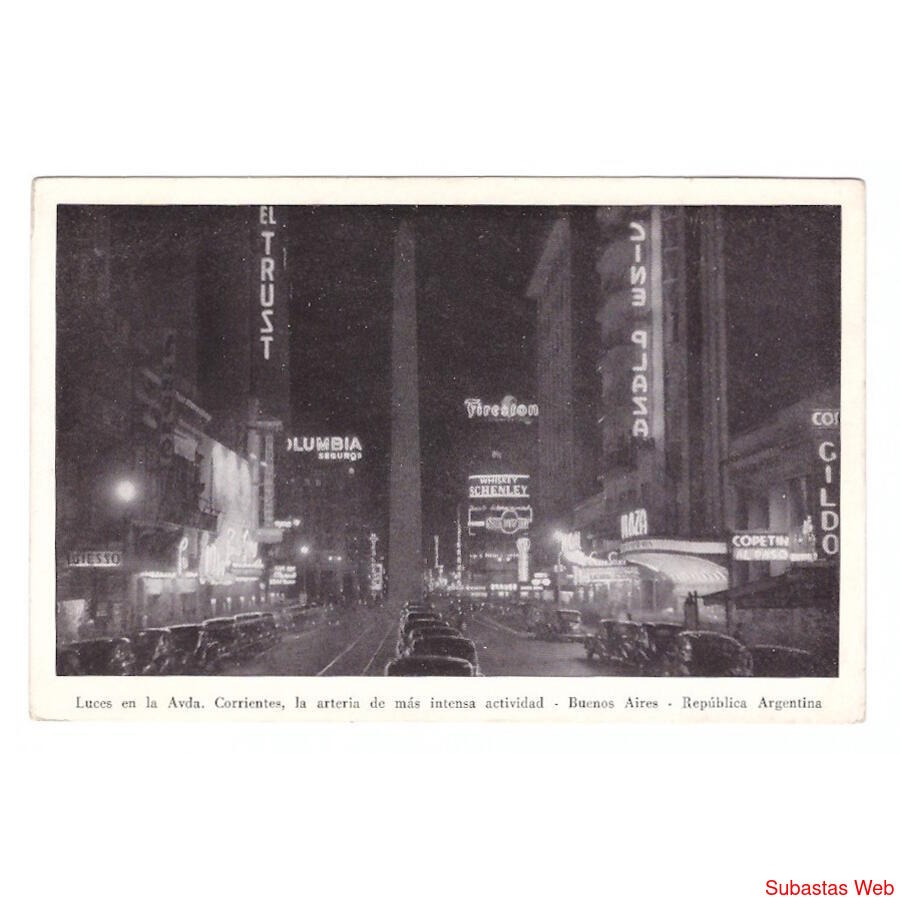 ARGENTINA. Buenos Aires. Luces en la Avenida Corrientes.