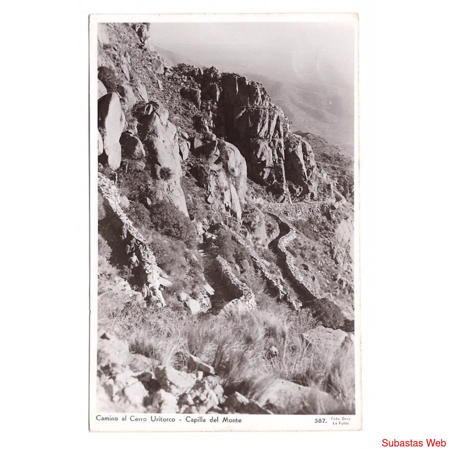ARGENTINA. Capilla del Monte. Camino al Cerro Urritorco.