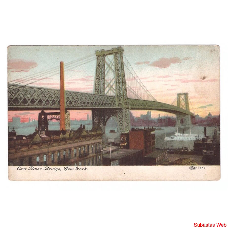 USA. New York. East River Bridge.