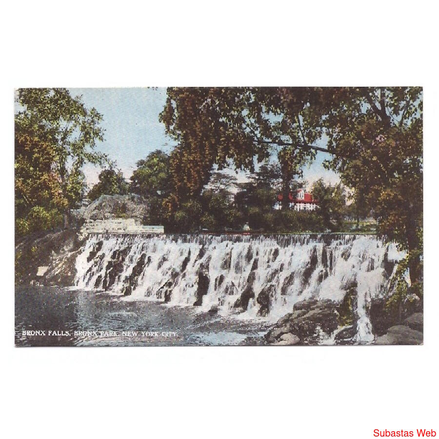 USA. New York City. Bronx Park. Bronx Falls.