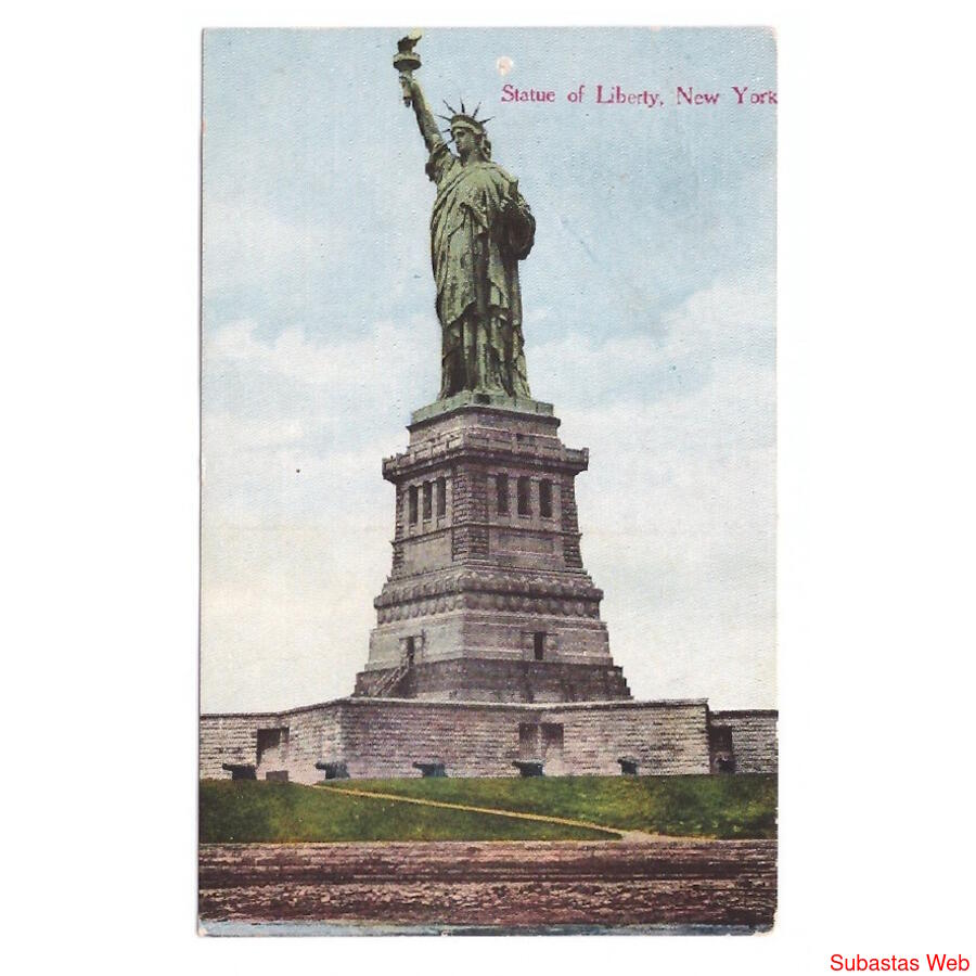 USA. New York. Statue of Liberty.