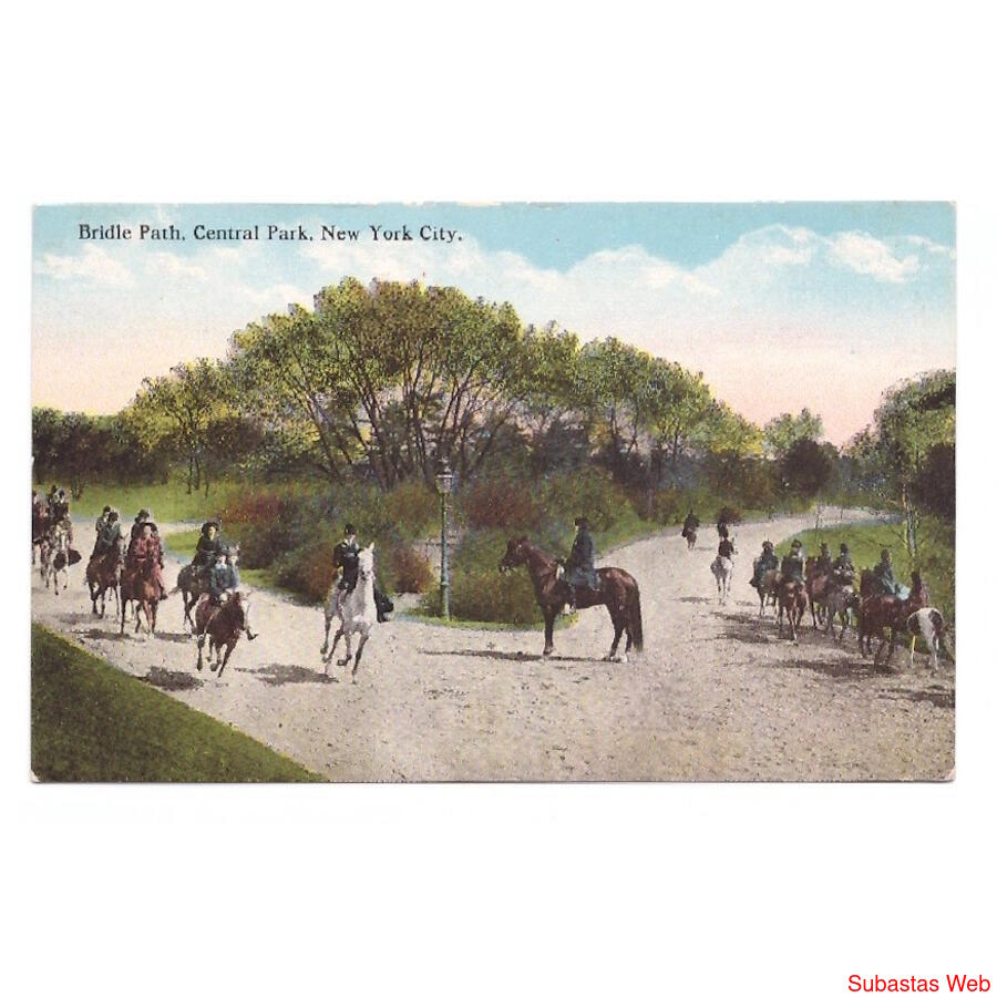 USA. New York City. Central Park. Bridle Path.