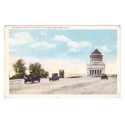 USA. New York City. Riverside Drive at Grant´s Tomb.