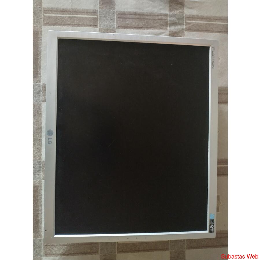 lg l1753s monitor. No tengo la base ni los cables, funciona 