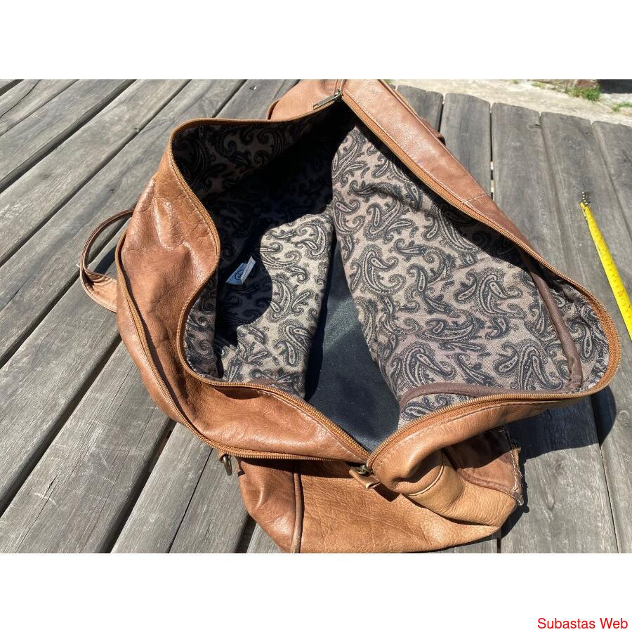 BOLSO de  CUERO  MARRON  tal como se ve en foto - opilarsur