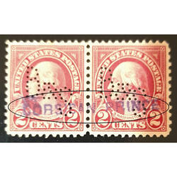 USA. Sc 554 PAREJA PERFORADA CON CURIOSA MARCA POSTAL. MIRAR